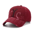 Casquette NYC bordeaux vieillie en coton avec détails usés pour un look streetwear chic - Taille Unique(Réglable) / Bordeaux
