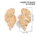 Detailansicht goldener Ginkgoblatt-Ohrringe mit Maßen 4,3cm x 3cm und Gewicht 14,5g - Ginkgoblatt (3186) / 06 Gold 3186