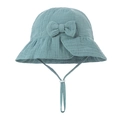 Dettaglio del cappello da sole in cotone per neonati con fiocco e sottogola - Blu Menta
