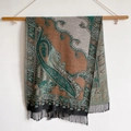Ethno-Schal mit Paisley-Muster in Braun und Grün mit dekorativen Fransen am Saum - Braun Grün