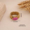 Elastischer Edelstahlring mit pinkem Lippenmotiv und goldenen Segmenten für Damen - Ring / Rosa Ring