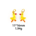 Detailansicht gelber Entenanhänger mit 11x16mm Größe und 1,94g Gewichtsangaben - Nr. 2-Süßes Entlein