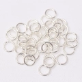 Macro-opname van heldere zilveren buigringen voor DIY sieraden maken en hobby - 3mm Open Buigring / Zilver