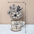 Detail of wooden Mother's Day plaque with flower design and heart-shaped gift tag - MZ804B / White