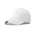 Dettaglio ravvicinato del cappellino in cotone bianco con fori usurati e stile vintage - Bianco