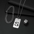 Silbernes Schmuckset aus Edelstahl mit Ring mit Gravur S, Panzerkette und Anhänger - Set S