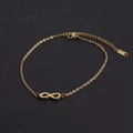 Detalle de la pulsera dorada con símbolo de infinito y cierre de mosquetón ajustable fino - 17cm+6cm / Dorado