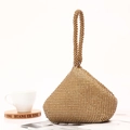 Elegante borsa da sera dorata triangolare con strass densi e manico superiore - Piccolo / Oro