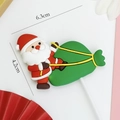 Weicher Ton Weihnachtsmann Kuchendeko mit grünem Sack, inkl. 6,3 cm x 4,2 cm Maßangaben - #6014 Weihnachtsmann zieht grünen Beutel