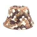 Dettaglio del cappello pescatore in peluche con patchwork color terra e trama floreale - M (56-58cm) / Cachi