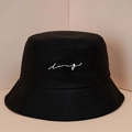 Cappello a secchiello nero in cotone con ricamo in corsivo bianco stile casual - M / Nero