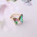 Detalle de anillo dorado ajustable con mariposa degradada y cristales iridiscentes - Abierto Ajustable / 7#Arcoíris