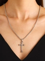 Ketting met kruishanger met bottextuur in antiek zilver voor dames in punkstijl - Antiek Tin (10836)