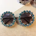 Occhiali da sole rotondi oversize con montatura in cristalli turchesi e lenti sfumate - Strass Blu