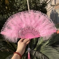 Éventail en plumes roses avec bordure en dentelle et pompon pour danse et hanfu - Éventail en Plumes Roses Exquis et Dentelle