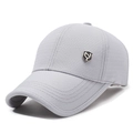 Gorra de béisbol de malla transpirable gris claro para hombre con emblema metálico decorativo - Ajustable / Gris claro