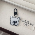 Franse Bulldog acryl sleutelhanger met zwarte metalen sluiting op een zachte stof - Franse bulldog