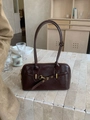Sac à main bowling vintage marron foncé en cuir lisse avec boucles décoratives - Marron