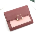 Portefeuille court à trois volets pour femme en cuir PU bicolore rose avec boucle dorée - Patchwork Rose Fushia