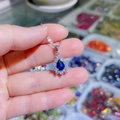 Elegante tropfenförmige blaue Kristall Anhänger Halskette mit funkelndem Zirkon, Schmuck. - Saphirblauer Anhänger Ohne Kette