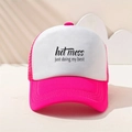 Roze en witte trucker pet met de tekst Hot Mess Just Doing My Best in zwarte bedrukking - Rozerood