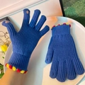Guanti in maglia blu con pompon colorati sui polsini per donne e studentesse - Stile semplice / Blu