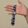 Halskette aus blau-weißem Plüschgewebe mit funkelndem Sonnenanhänger aus Strass - Blau Choker