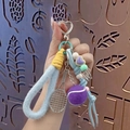 Portachiavi tennis in peluche blu con pallina floccata viola e ciondolo a cuore - Blu