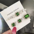 Set di fermagli vintage con strass verde smeraldo e perle su base metallica dorata - Set da 2 Verde Smeraldo