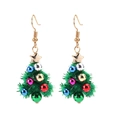Pendientes de árbol de Navidad con textura de peluche verde y bolas metálicas de colores - Árbol de Navidad de Fieltro