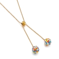Gouden ketting met twee bolvormige hangers bezet met kleurrijke kristallen op wit - Gouden Veelkleurige Strass Bal (KN198919-Z)