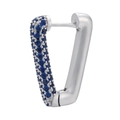 V-förmige Huggie-Ohrringe in Silber mit blauem Zirkonia-Besatz in Pavé-Fassung - Platin Blau Zirkonia