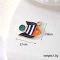 Dettaglio del ciondolo a forma di pesce tropicale smaltato, 2,1x1,8 cm e peso 1,3 g - Pesce Blu Bianco Arancione
