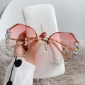 Occhiali da sole oversize con strass e lenti rosa sfumate con montatura dorata - Sfumato Rosa con Strass