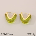 Moderne V-vormige roestvrijstalen oorbellen in goudlook met lichtgroen acrylelement - Groen (KE115486-SP)