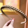 Matte milk coffee hair claw clip with thick chain texture and anti-slip comb teeth - Chain Texture Headband Coffee