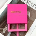 Caja de regalo para joyas rosa vibrante estilo cajón con estampado dorado elegante - Rosa Fuerte/Interior 9x9x2cm/Con Inglés