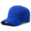 Dettaglio del tessuto in twill blu e del cinturino regolabile di un berretto da baseball - Blu Reale