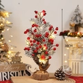 36cm Mini-Weihnachtsbaum für den Tisch mit LED-Licht, roten Beeren und Sackleinenfuß - Stil 1 (Rote Beeren/Natürliche Kiefernzapfen/Warmes Licht)