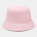 Vue détaillée d'un chapeau bob en coton rose avec broderie de renard blanc précise - Rose