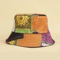 Dettaglio del cappello pescatore con motivo paisley colorato e cuciture di qualità - Patchwork Multicolore (Arancione Giallo Viola Bianco Contrasto Paisley 651) / M (56-58cm)