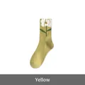 Hellgelbe Socken mit großem weißem 3D-Gänseblümchenmuster aus weichem Strickgewebe - Einheitsgröße / Gelb