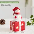 Pupazzo di neve natalizio in ceramica su scatola regalo rossa luminosa, 11 cm. - Pupazzo di Neve in Ceramica (T1093-2)