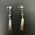 Orecchini a clip lunghi con perle di pirite e pendenti rettangolari in madreperla nera - Coppia di Orecchini a Clip
