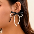 Elegantes pendientes de lazo con perlas de imitación y cristales en modelo femenina - Stud aretes / Negro y Blanco