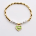 Pulsera de perlas doradas con corazón de esmalte verde y amuleto de ojo turco - Verde