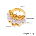 Anello a doppio strato in acciaio al titanio dorato con perle di conchiglia - US 6 / Oro