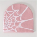 Detailansicht der rosa Strickmütze mit weißem Spinnennetz-Jacquardmuster für den Winter - Rosa