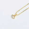 Elegant gold-plated O-chain necklace featuring a white mother-of-pearl fan pendant - Lip / Gold