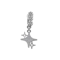 Vue détaillée d'un faux piercing nombril argenté avec zircon cœur et pendentif étoile - Étoile à Quatre Branches Argent